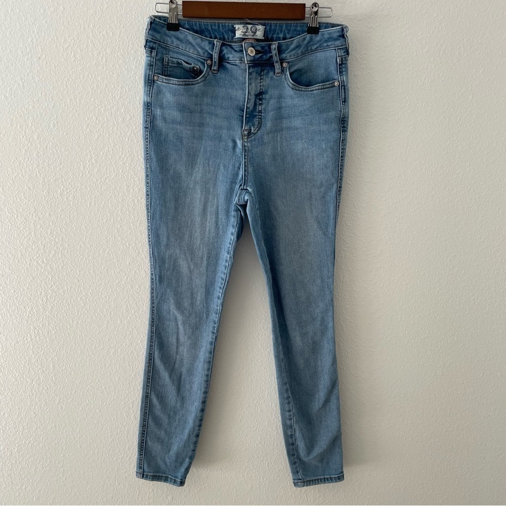 Free People We the Free CRVY Curvy Womens Med Wash Denim Jeans Raw Hem SZ 29